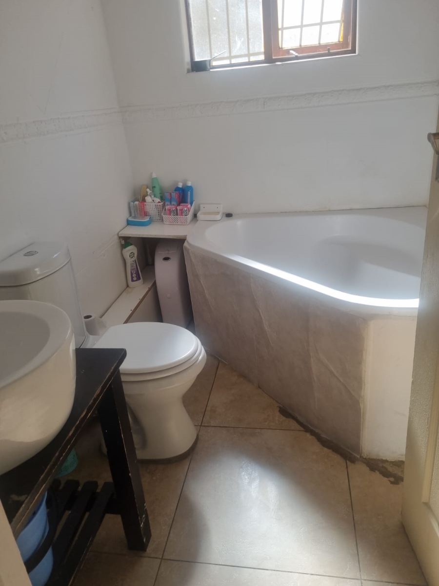 4 Bedroom Property for Sale in Goodwood Central Western Cape